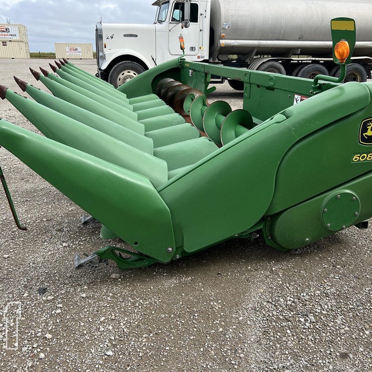 2013 JOHN DEERE 608C