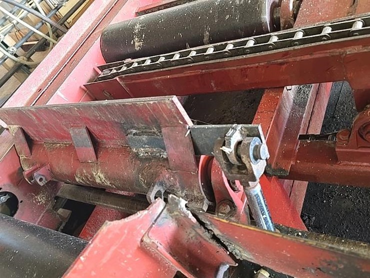 #115-•-roll-case-with-conveyor-and-side-transfer-deck-image-39