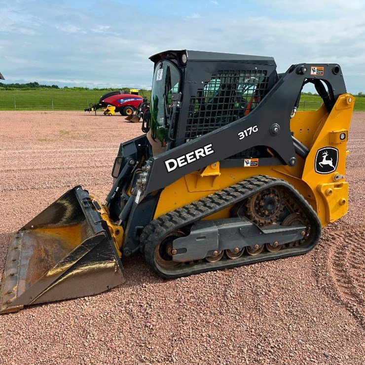 2023 DEERE 317G