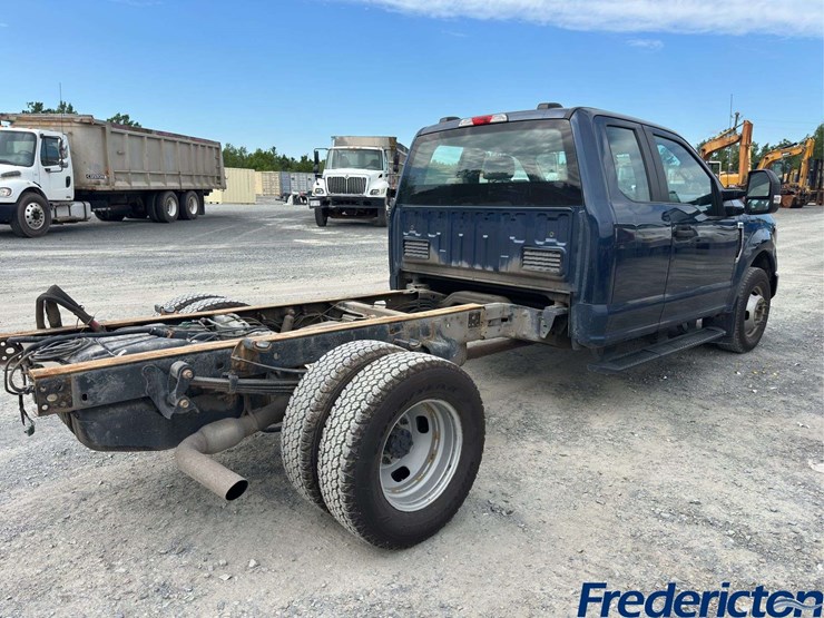 2020-ford-f350-xl-image-3