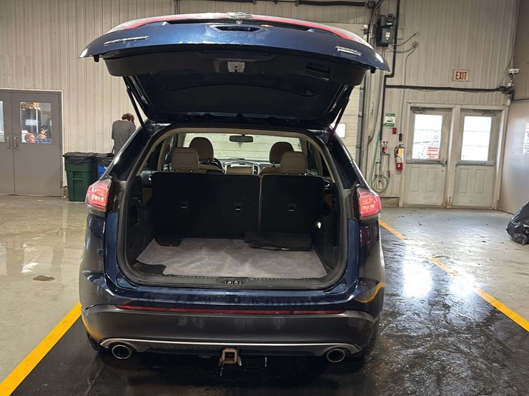 2017-ford-edge-image-14