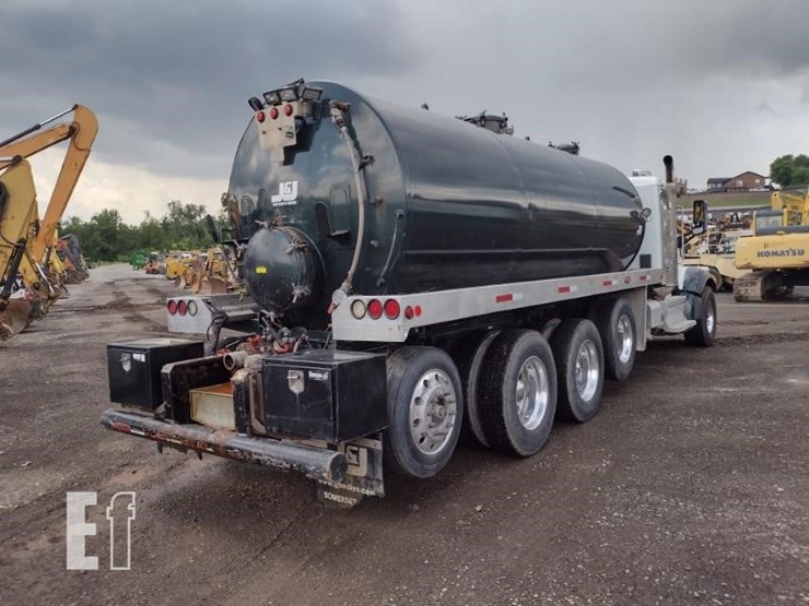 2019-peterbilt-567-image-48