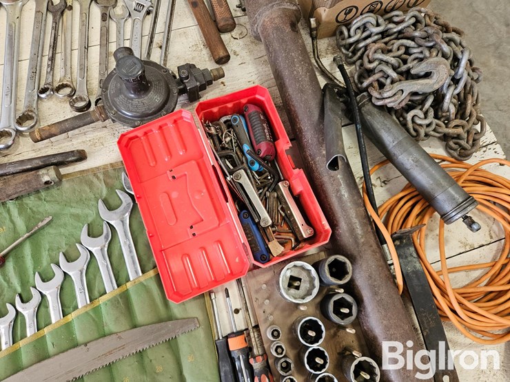 pallet-of-misc.-tools,-parts,-&-fasteners-image-12