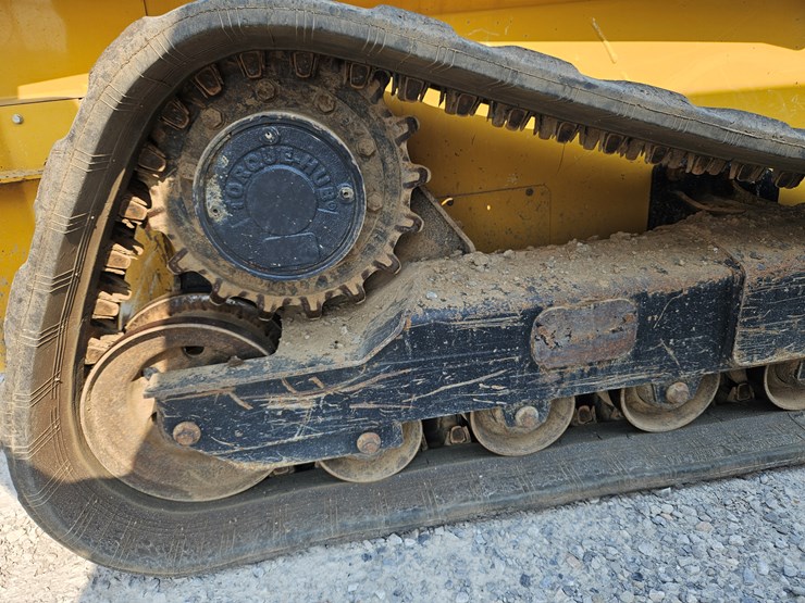 2018-deere-323e-image-21
