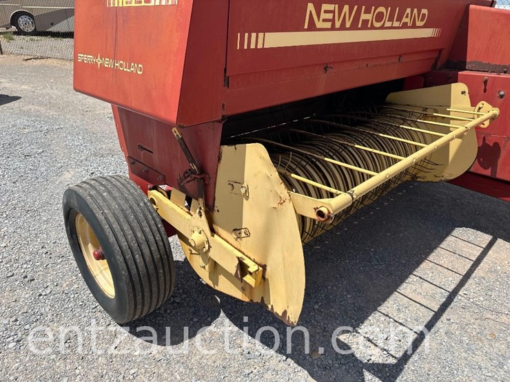 new-holland-326-image-4
