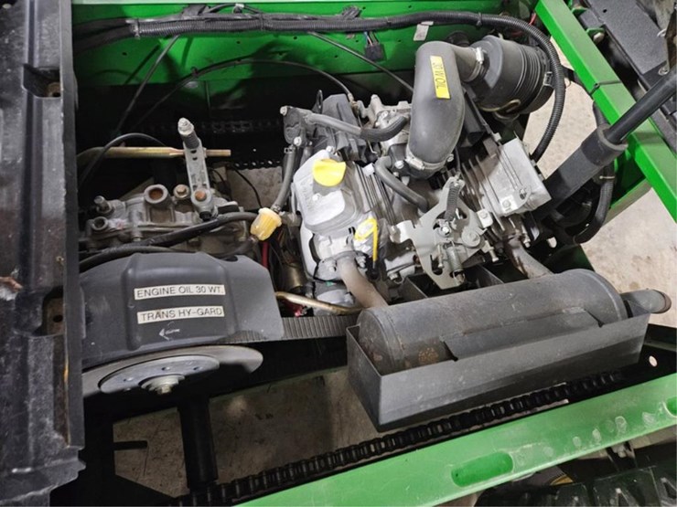 2014-john-deere-gator-image-17
