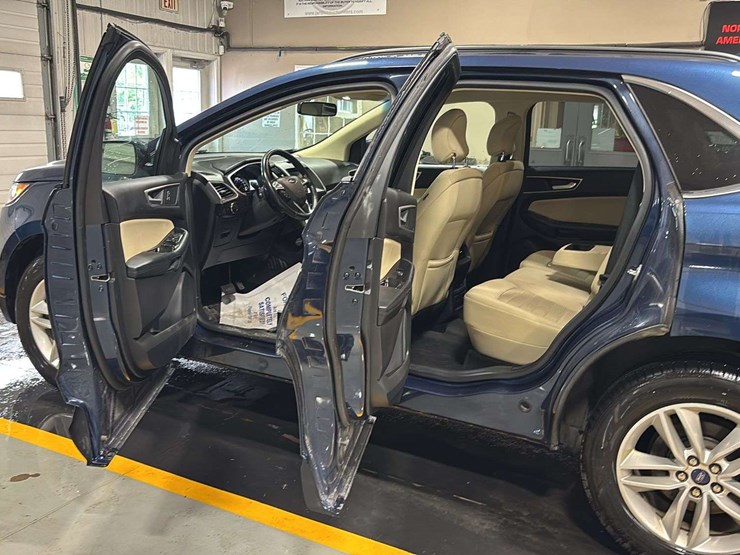 2017-ford-edge-image-13