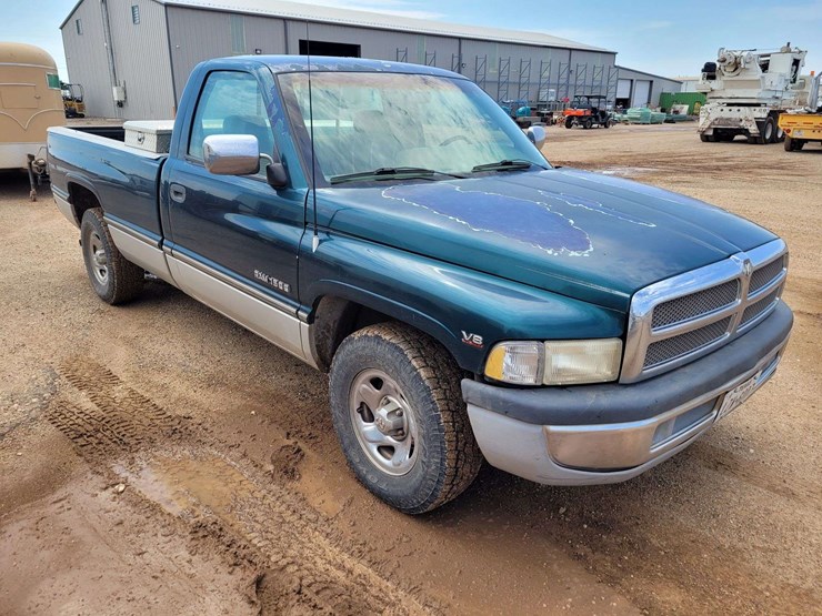 1994-dodge-ram-1500-image-2
