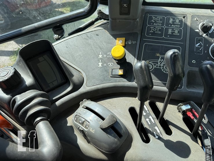 2006-new-holland-tm155-image-32