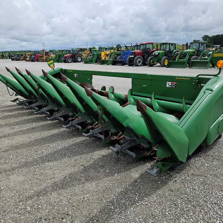 2011 JOHN DEERE 608C