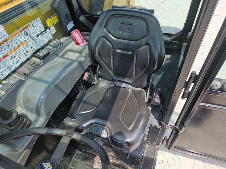 2019-caterpillar-th255c-image-7