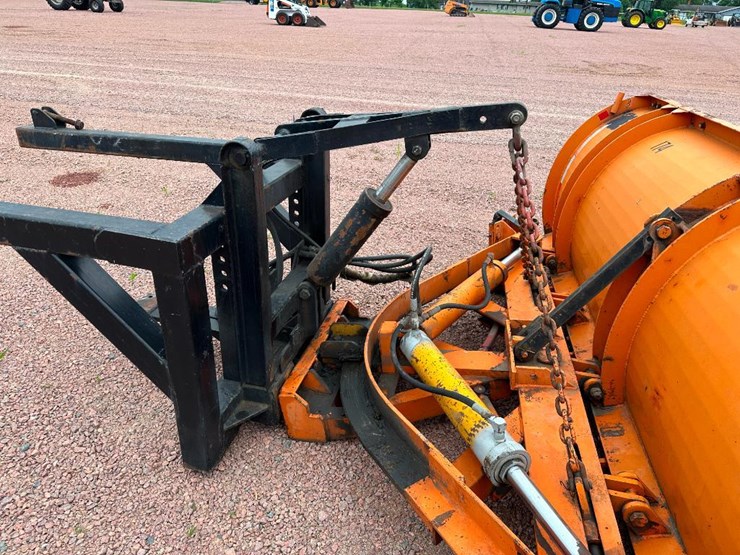 new-holland-tv140-image-10