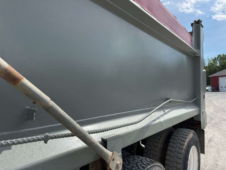 2009-mack-granite-gu813-image-13