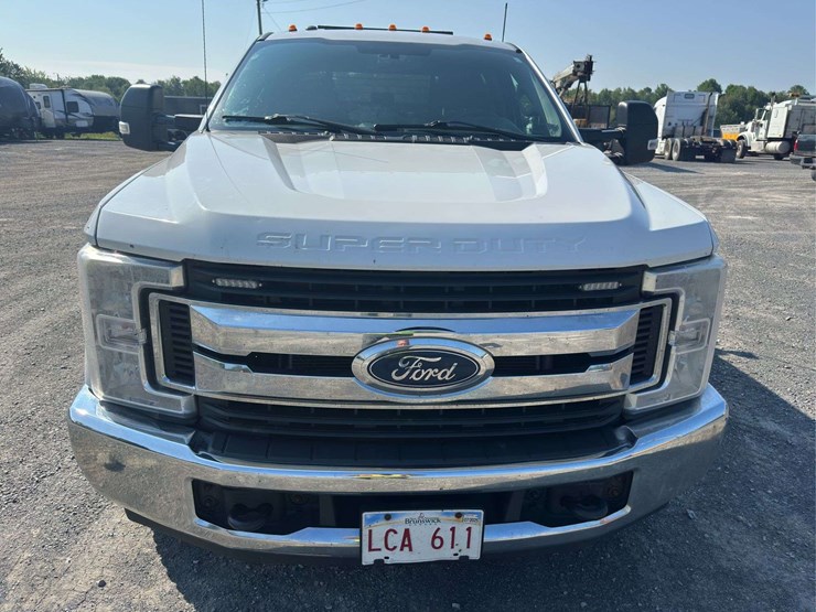 2017-ford-f350-xlt-image-7