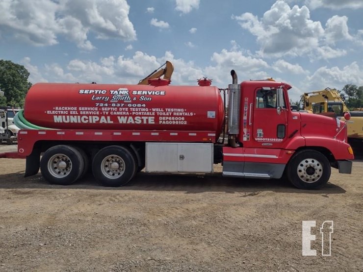 2003-freightliner-fld112-image-3