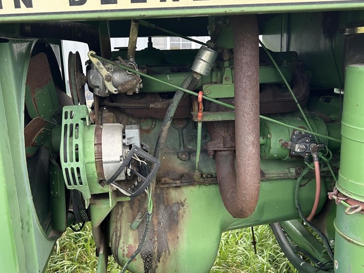 john-deere-2320-image-9