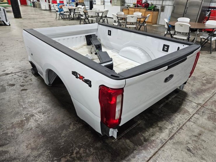 #391-•-2024-ford-8'-truck-box-image-3