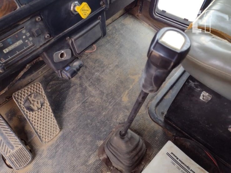 1996-kenworth-t300-image-13