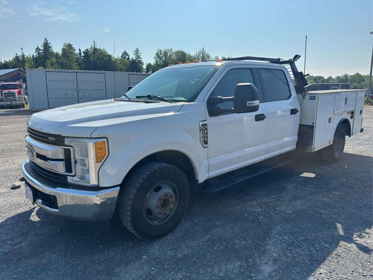 2017-ford-f350-xlt-image-1