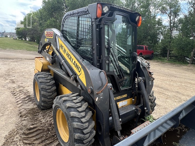 2017-new-holland-l228-image-19