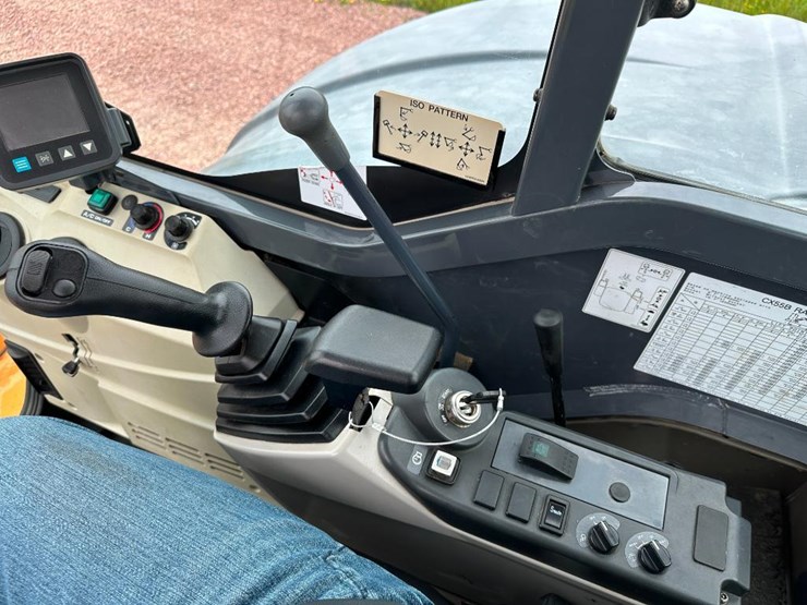 2016-case-cx55b-image-51