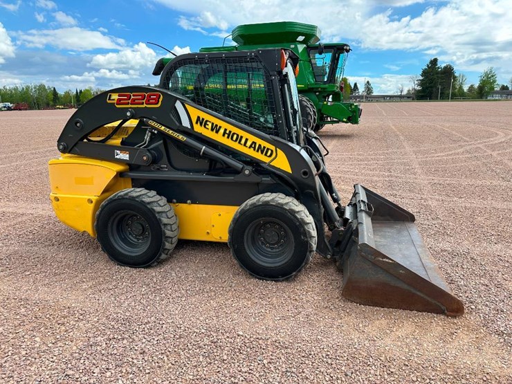 2018-new-holland-l228-image-3