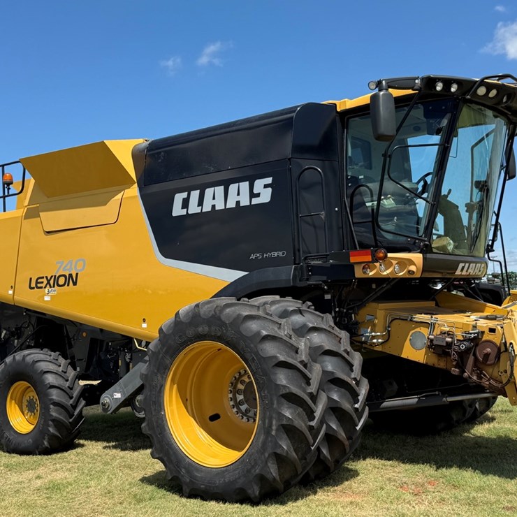 #40 • CLAAS 740