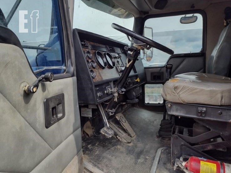 1996-kenworth-t300-image-14