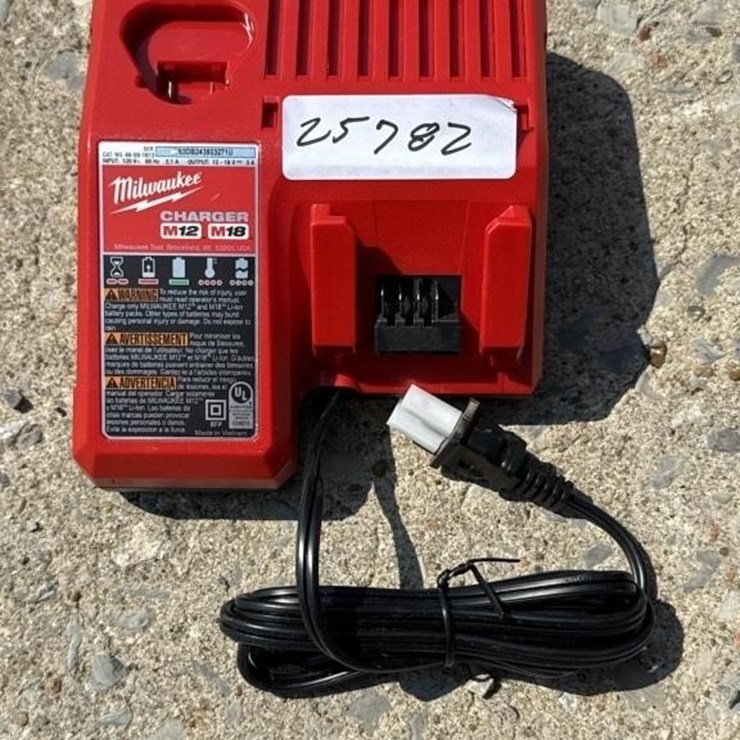 Milwaukee M 12 – M 18 charger