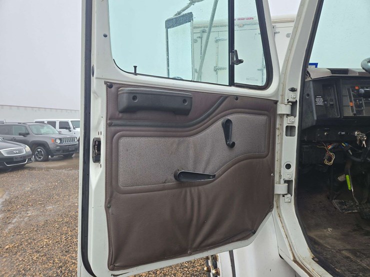 2001-international-4900-image-15