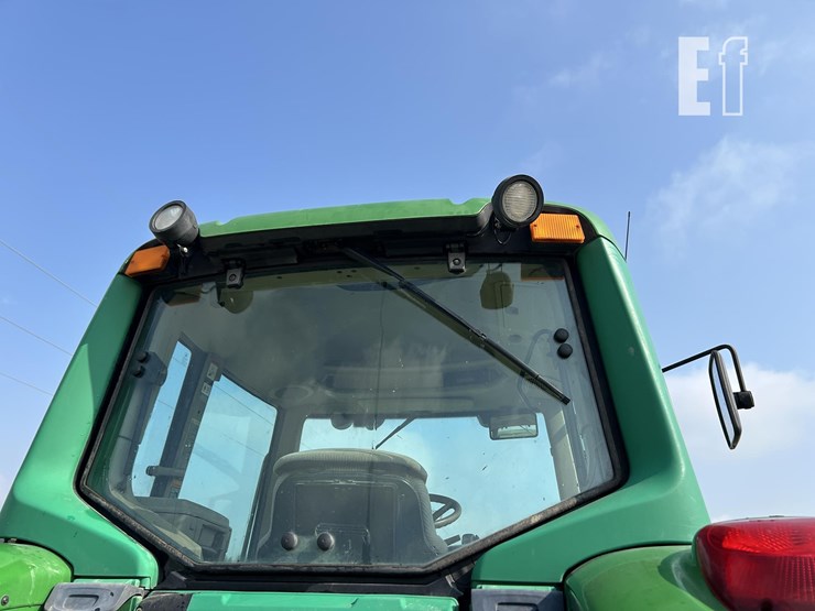 2005-john-deere-7520-image-35