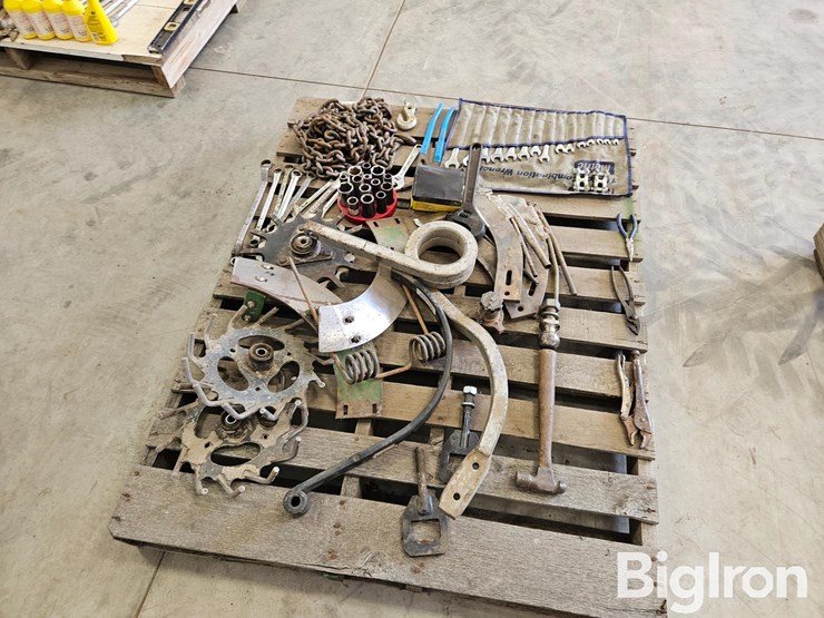 pallet-of-misc.-tools,-parts,-&-fasteners-image-10