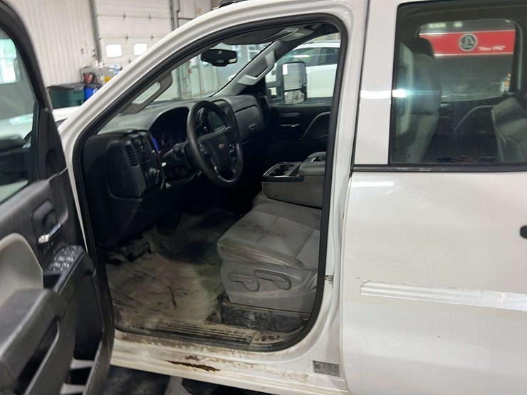 2018-chevrolet-silverado-2500hd-image-9
