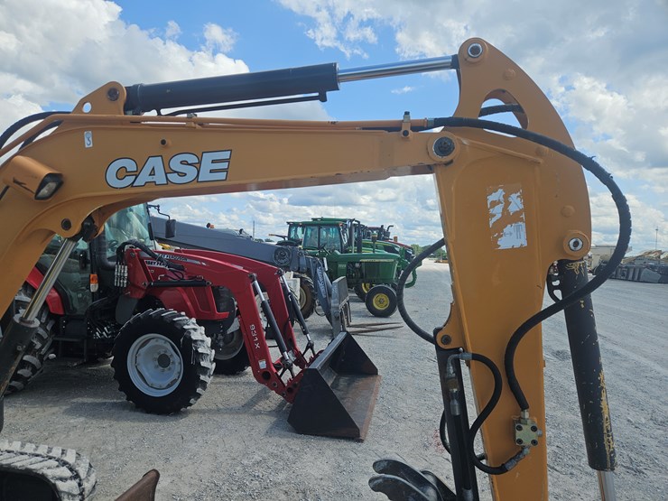 2018-case-cx37c-image-21