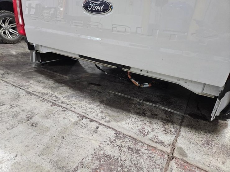 #391-•-2024-ford-8'-truck-box-image-13