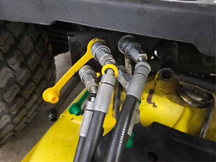 john-deere-2305-image-43