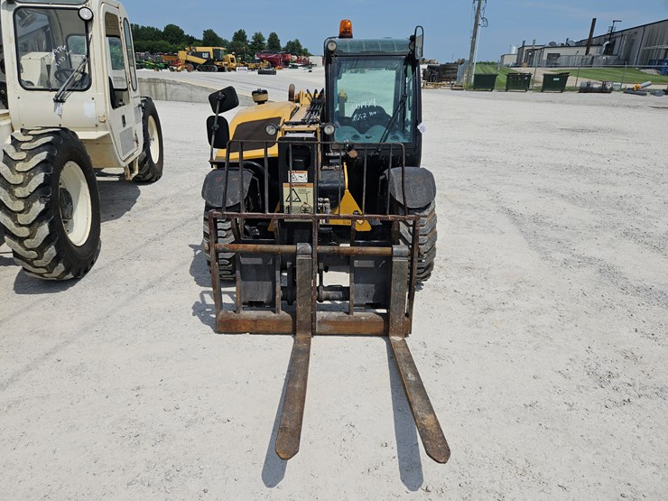 2019-caterpillar-th255c-image-2