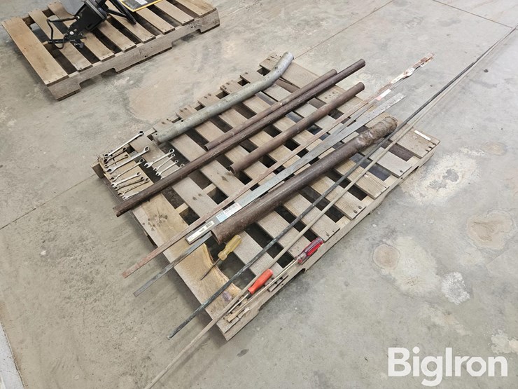 pallet-of-misc.-tools,-parts,-&-fasteners-image-2
