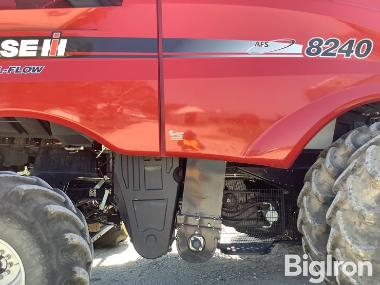 2016-case-ih-8240-image-14