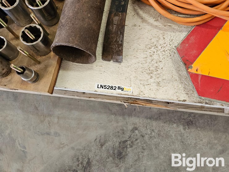 pallet-of-misc.-tools,-parts,-&-fasteners-image-17