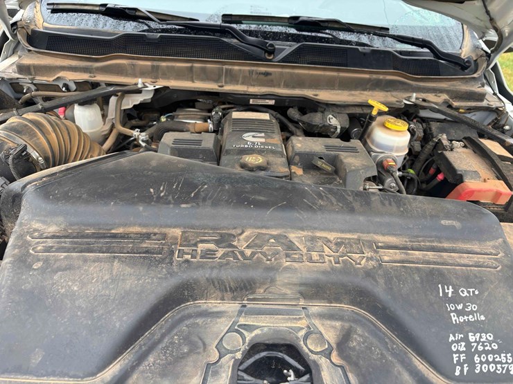 2023-ram-3500-pickup-image-28
