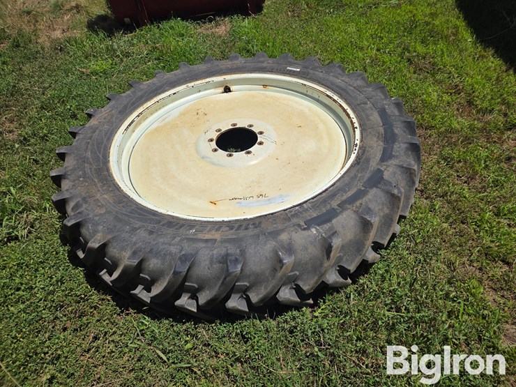 michelin-agribib-4c-300/90r42-tire-&-rim-image-4