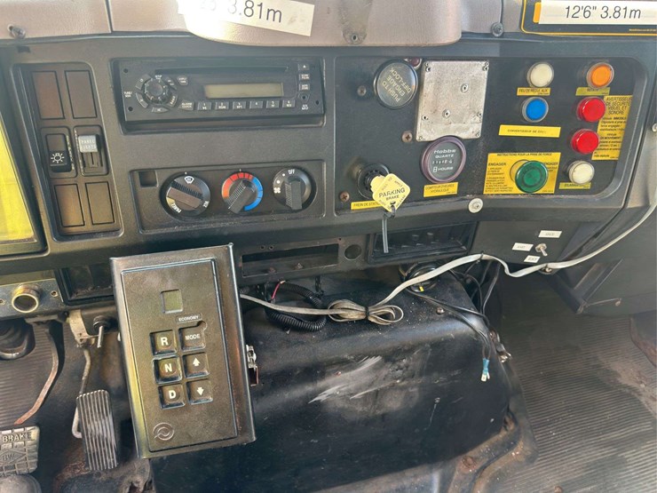 2000-international-4900-image-17