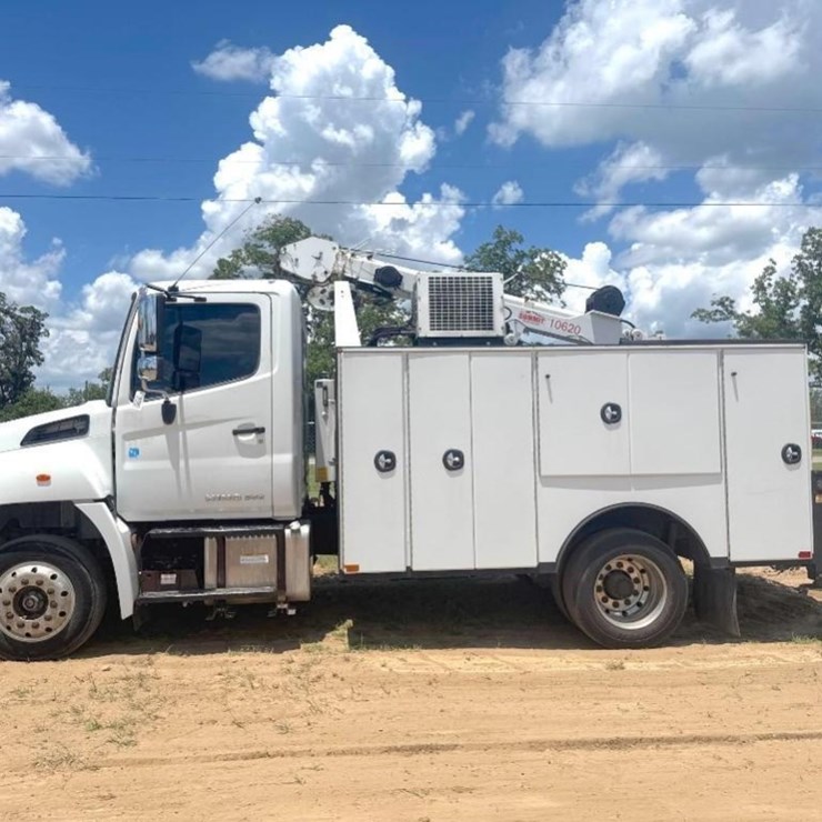 2018 HINO 258