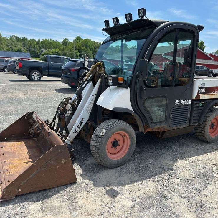 2012 Bobcat 5600 Side by Side 4x4 with Hydraulic Dump and High Flow Hydraulic Loader