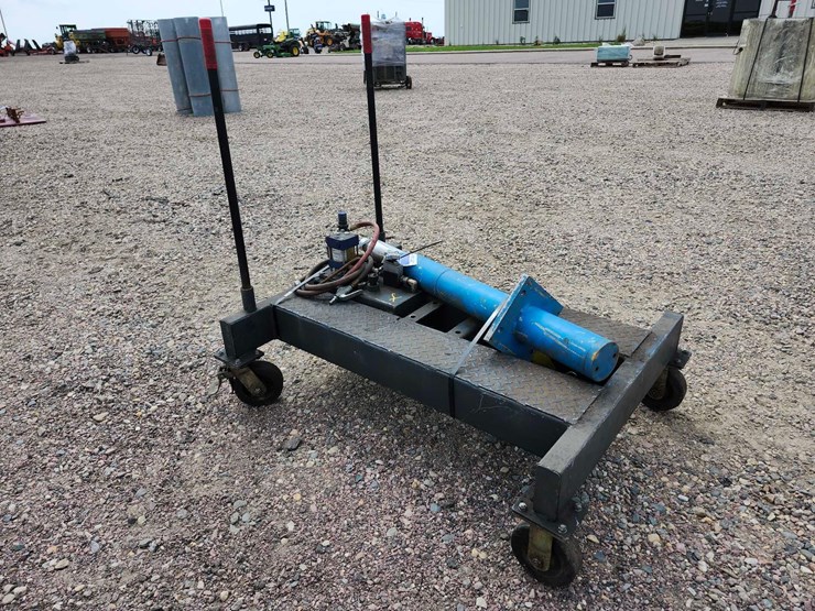 hydraulic-jack-on-dolly-image-2