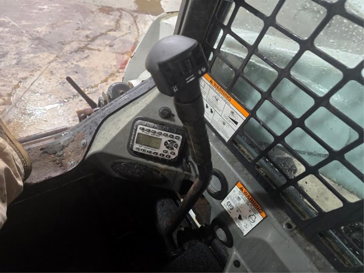 2013-bobcat-s750-image-23