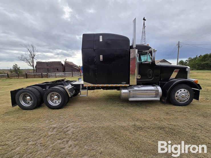 2001-peterbilt-378-image-4