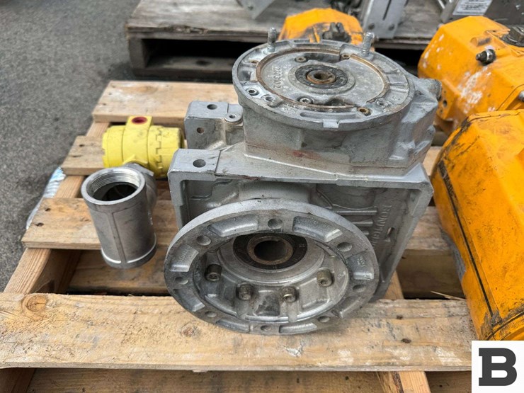 miscellaneous-pneumatic-actuators,-motors-with-gearboxes-image-6