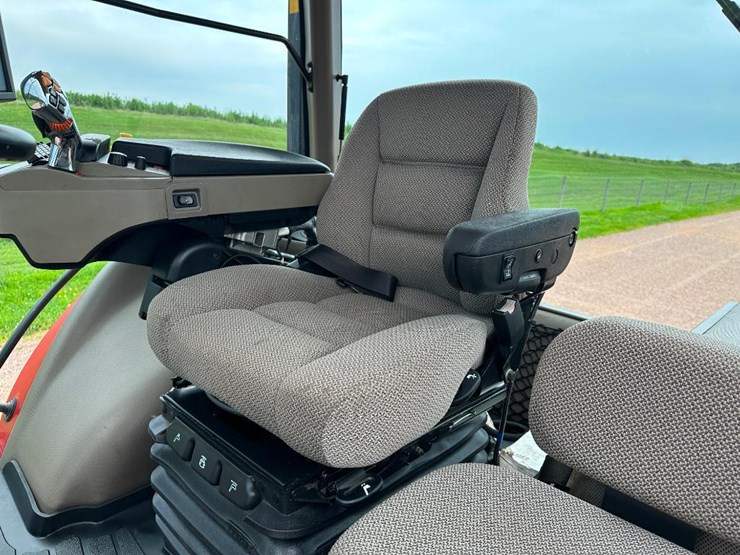 2017-case-ih-magnum-250-image-49